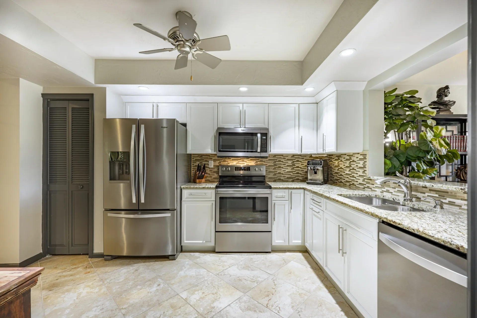 Cocina renovada — donde se cocina lento y se conversa mucho